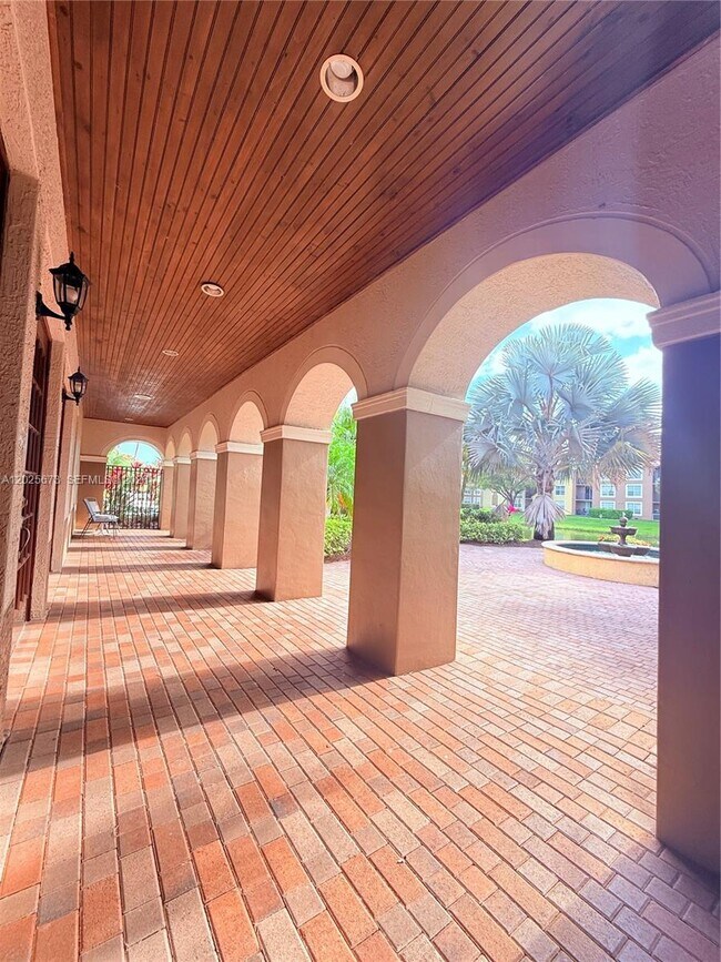 Building Photo - 15065 Michelangelo Blvd