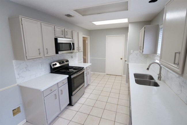 Building Photo - 17427 Hamilwood Dr