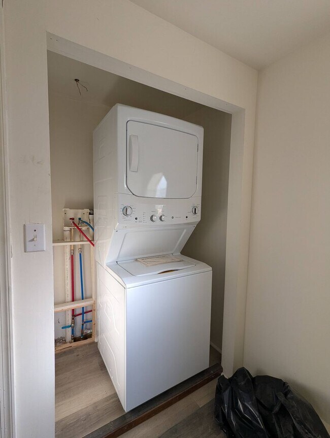 Building Photo - Charming newly updated home in the Pikeside neighborhood close to Proctor and Gamble.