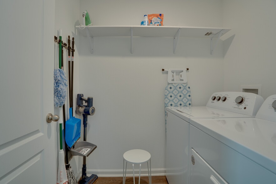 Building Photo - 17 Evermore Ct