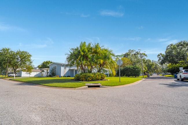 Building Photo - 4420 W Fair Oaks Ave