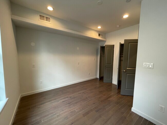Building Photo - 1334 N 7th St