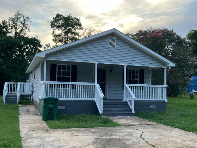 Building Photo - 607 Howard Ave