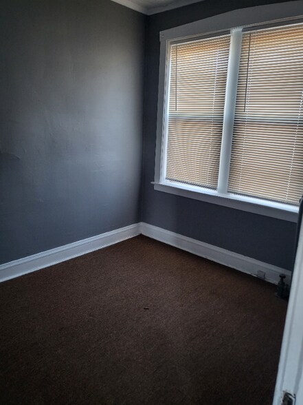 Building Photo - 8936 S Ashland Ave