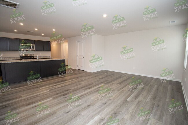 Building Photo - Modern 4 Bedroom Home ~ Minutes to Fort Jackson ~ Available May 2026!