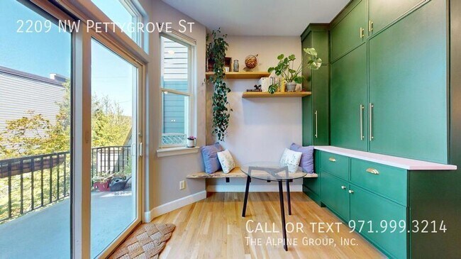 Building Photo - 2209 NW Pettygrove St