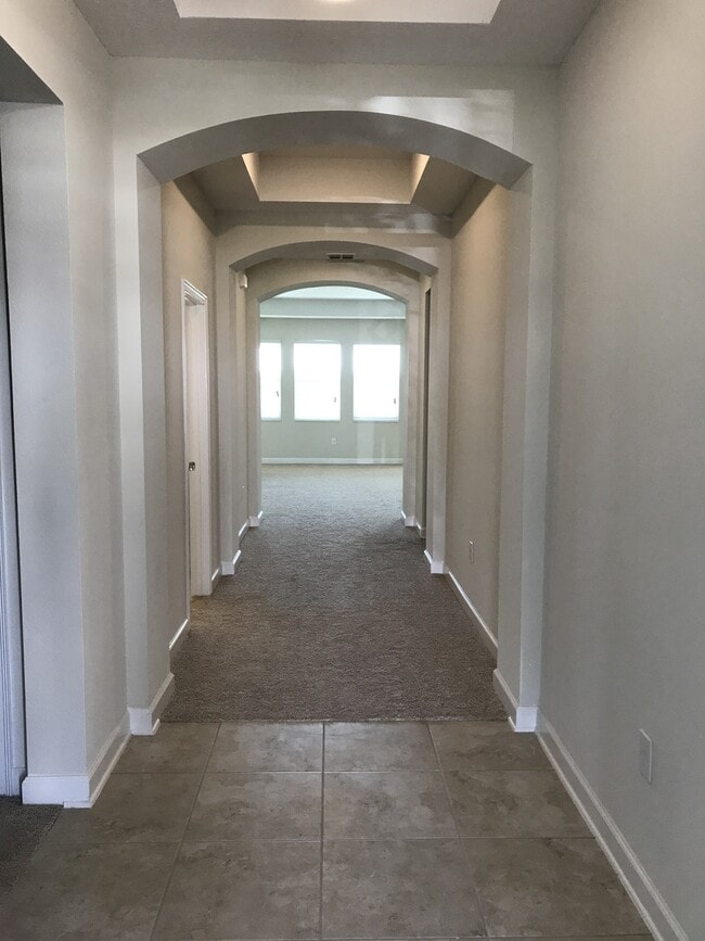 Building Photo - Large 4/3 Lake Front Executive Home with 3...