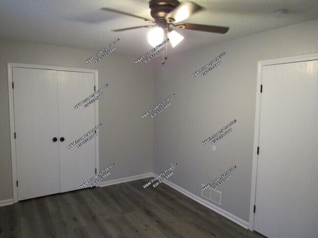 Building Photo - 1918 NE Knollbrook St