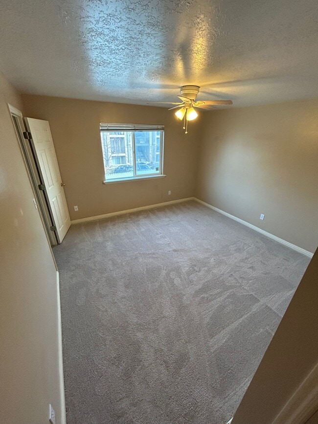 Building Photo - 8088 N Ridge Loop W