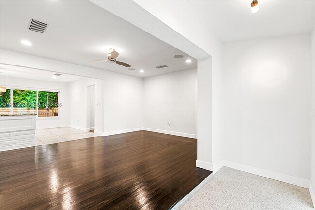 Building Photo - 3505 Crystal View Ct