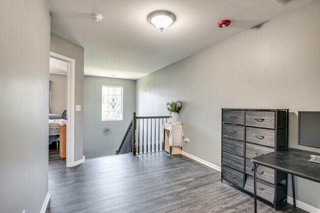 Building Photo - 2875 Henley Ln