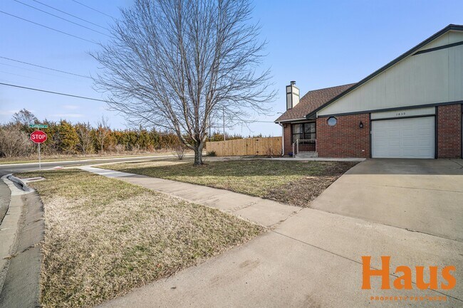 Building Photo - 1839 SE 43rd Terrace