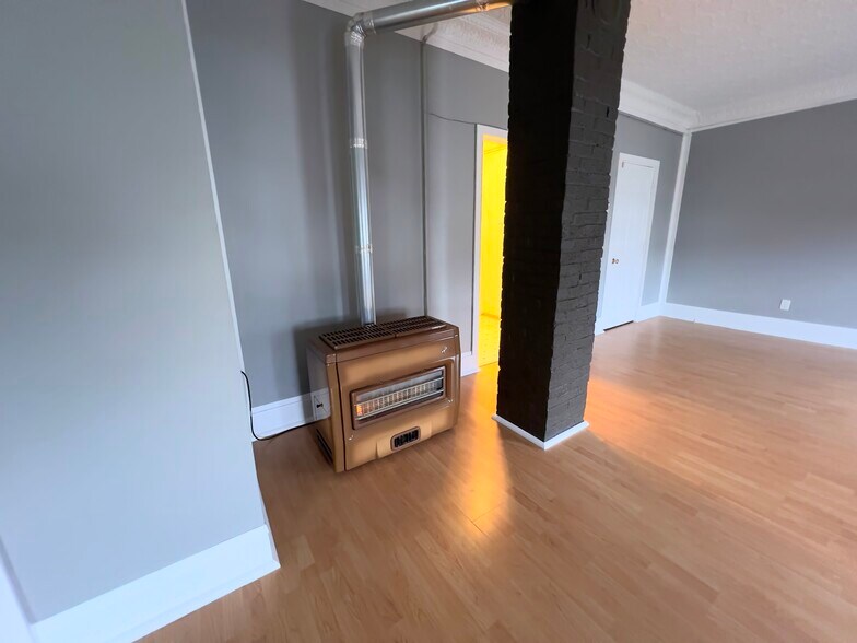 Building Photo - 15 Park Cir