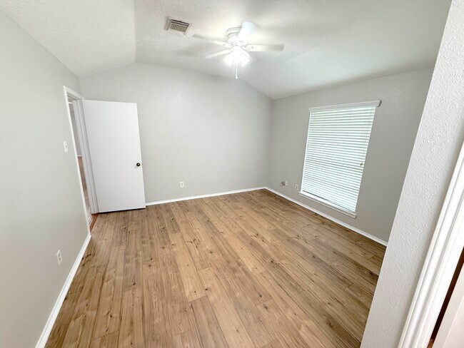 Building Photo - 13414 Wells River Dr