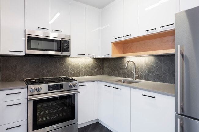 Interior Photo - 250 E Houston