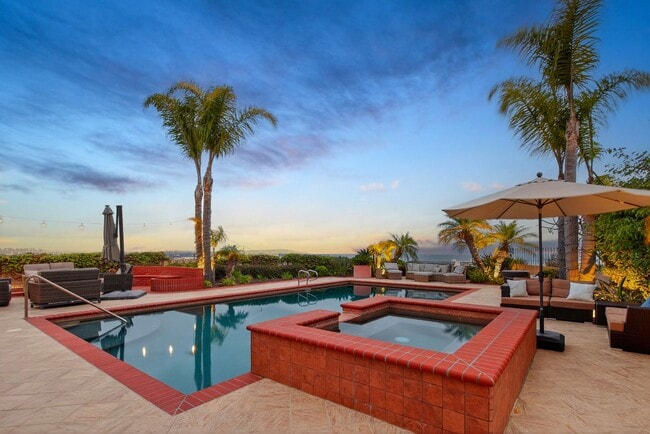 Building Photo - Amazing La Jolla North PB home with panora...