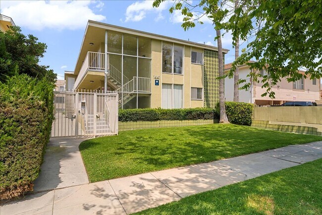 Building Photo - 1441 S Hayworth Ave