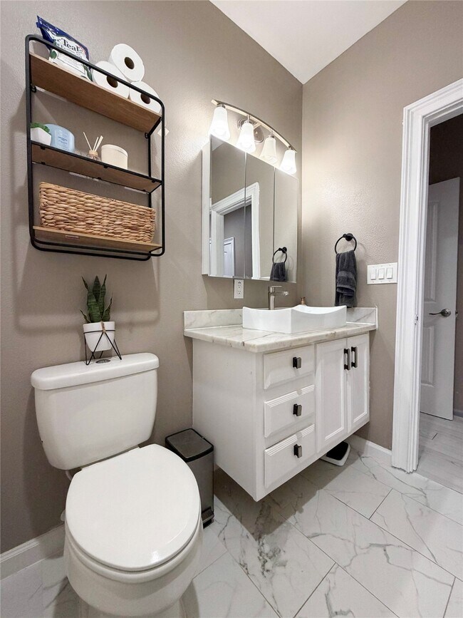 Building Photo - 9405 Arvin St