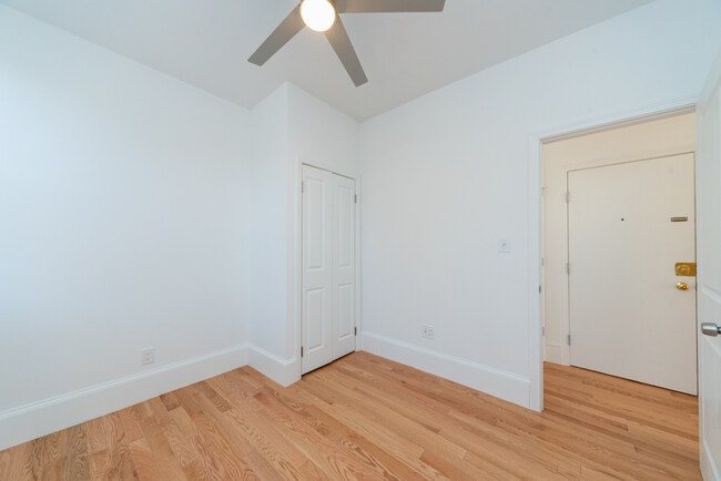 Building Photo - 151 Park Dr