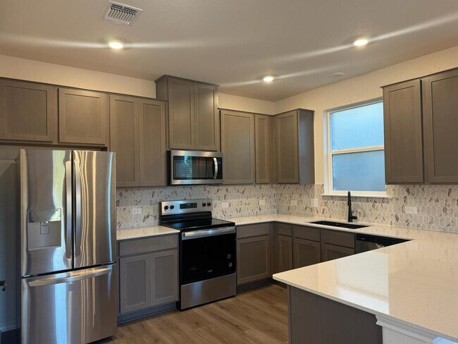 Building Photo - 418 St Cindy's Wy