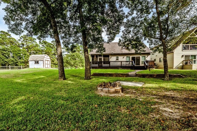 Building Photo - 14 Wildwood Lake Dr