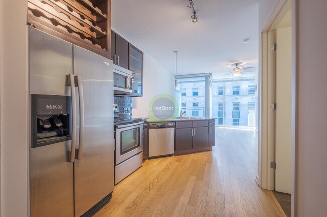 Building Photo - 129 W Kinzie St