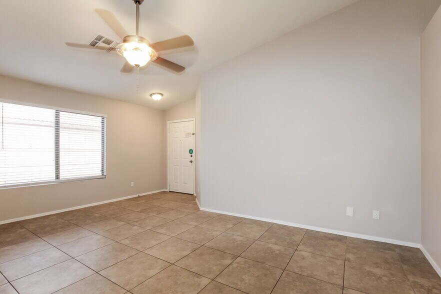 Building Photo - 8740 W Loma Ln
