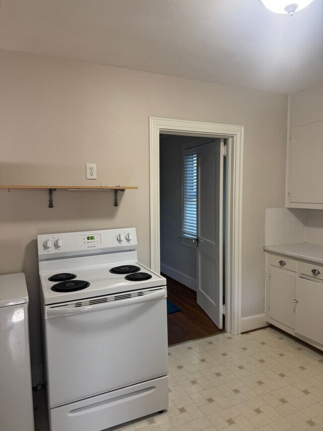 Building Photo - Fantastic Location & Price......More pictures to come!