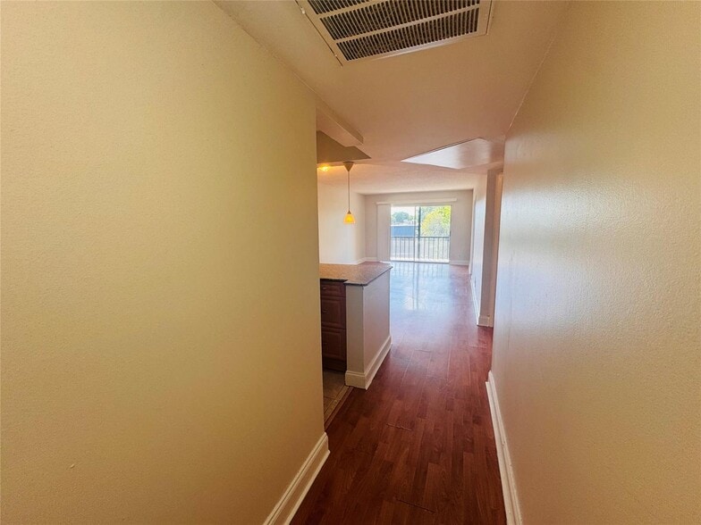 Building Photo - 8020 Colony Cir N