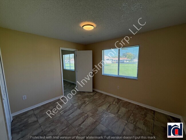 Building Photo - 3/1 Apartment in Deland - Close to Hontoon...