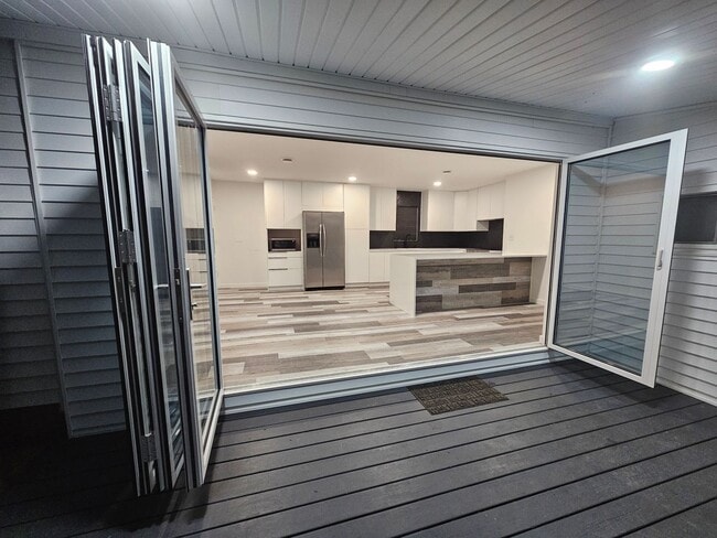 Building Photo - Newly Remodeled Home