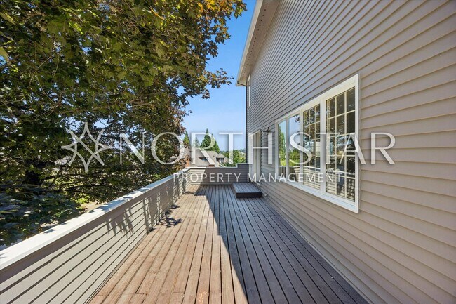 Building Photo - 2055 Ridge Pointe Dr