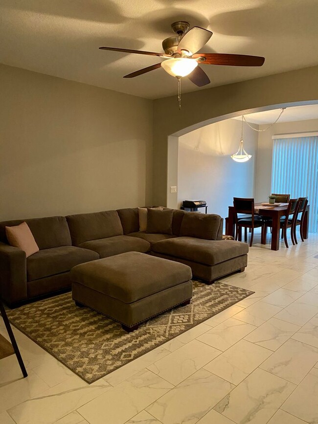 Building Photo - Super 3 bdrm 2-1/2 bath townhome  in gated...