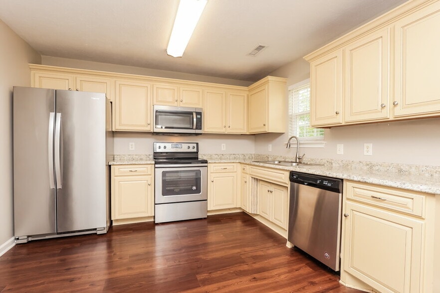 Building Photo - 222 Hermitage Dr
