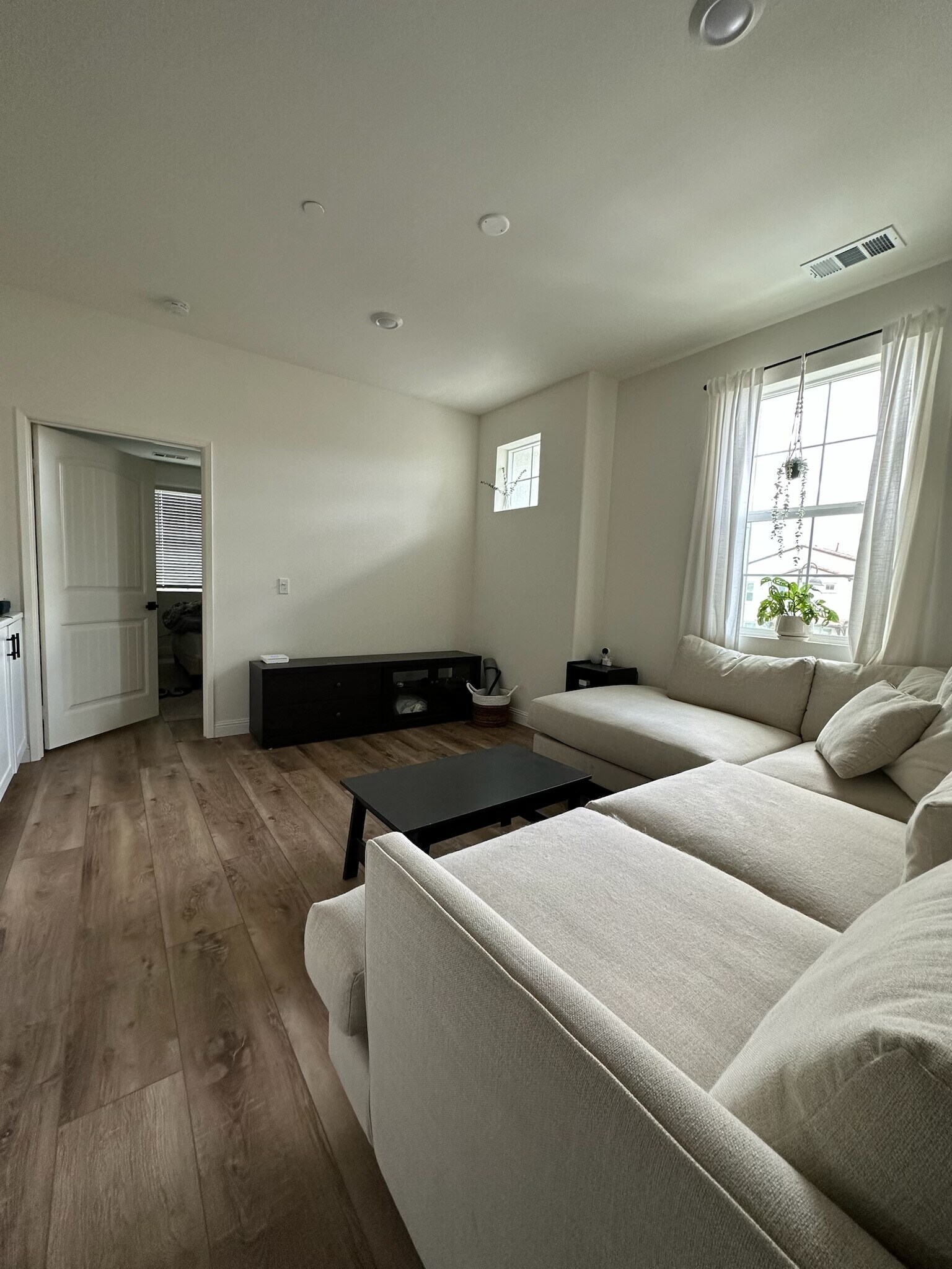 Building Photo - 30321 Town Square Dr