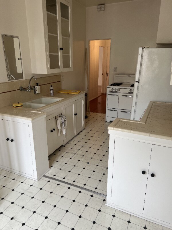 Building Photo - 419 Cloverdale Ave