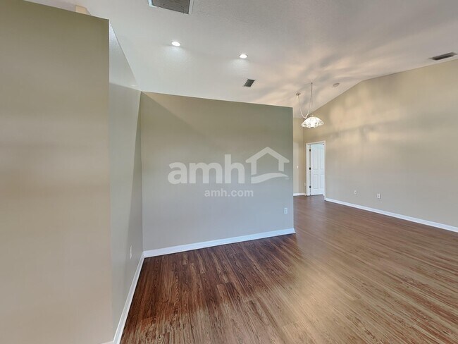 Building Photo - 6744 66th Ave E