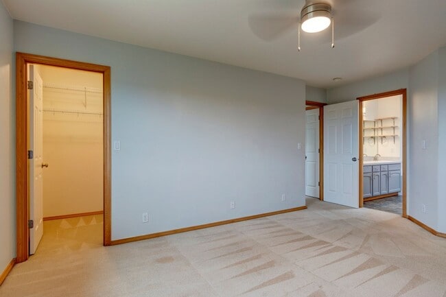 Building Photo - Stunning 4 Bedroom, 2.5 Bathroom Home With...