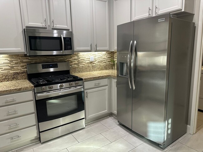Building Photo - 3 Bedroom Home for Rent in Santa Clarita!