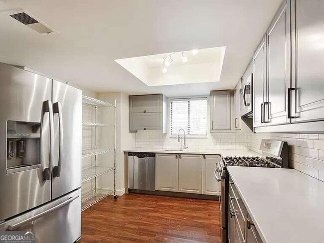 Building Photo - 2032 Powers Ferry Trce SE