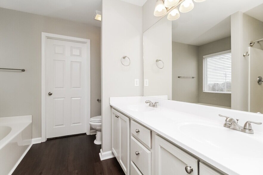 Building Photo - 214 Briarcotes Cir