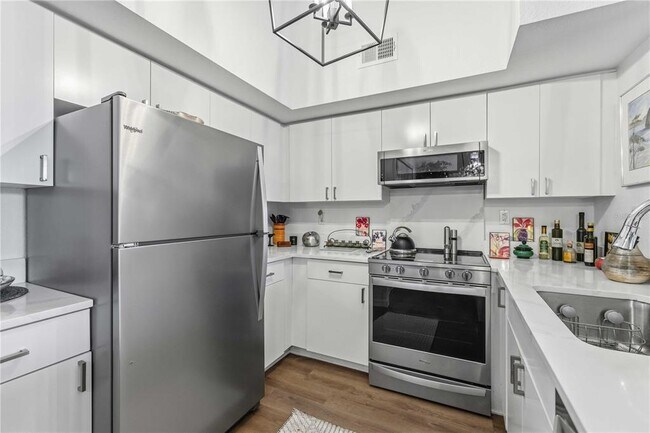 Building Photo - 4110 Central Sarasota Pkwy