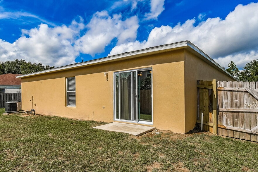 Building Photo - 7428 Prosperity Park Rd N