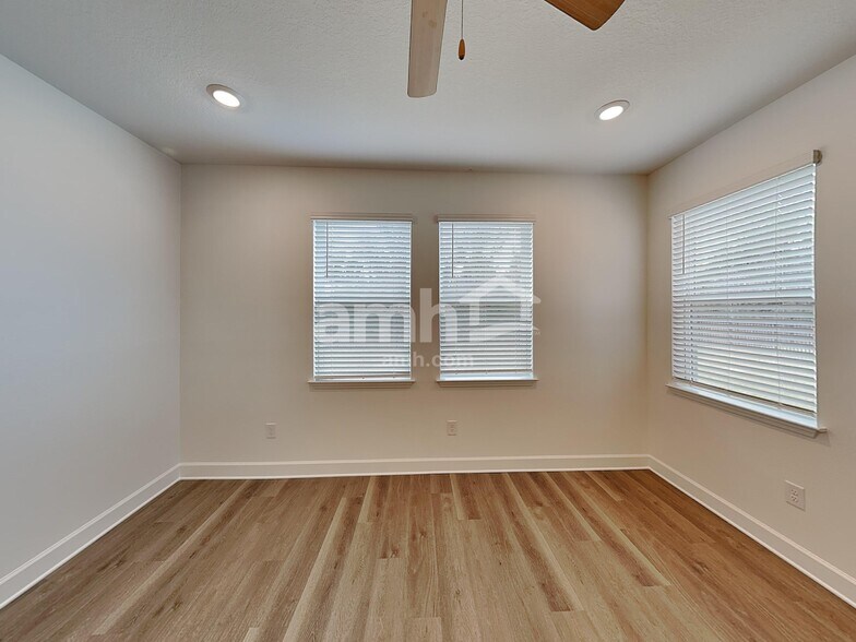 Building Photo - 16422 Cheyanne Ct