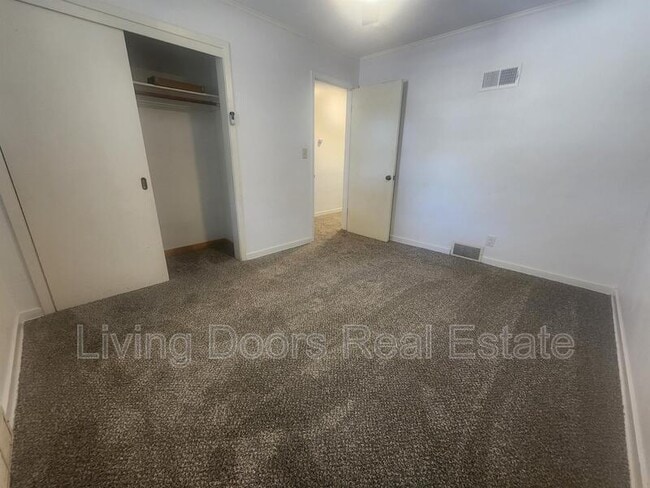 Building Photo - 3870 Steele Ave