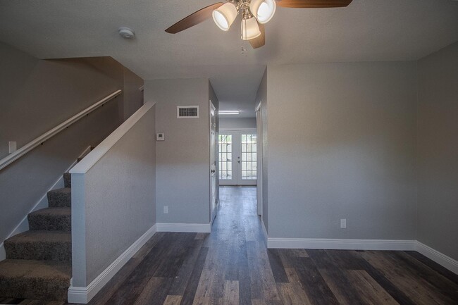 Building Photo - 339 Park Row Ave