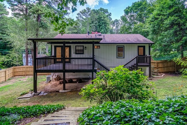 Building Photo - Renovated 4 bed home in Kennesaw w/ Designer Kitchen