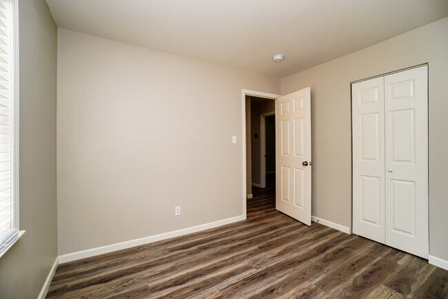 Building Photo - 1670 Dundee Pl