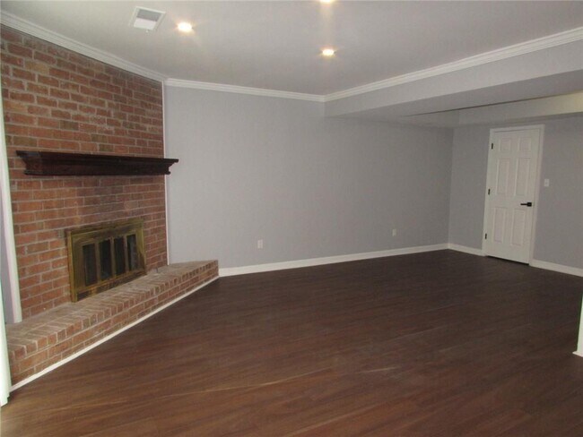 Building Photo - 1716 Twin Brooks Dr SE