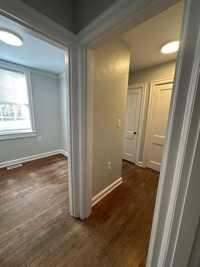 Building Photo - 2940 Oleander Dr